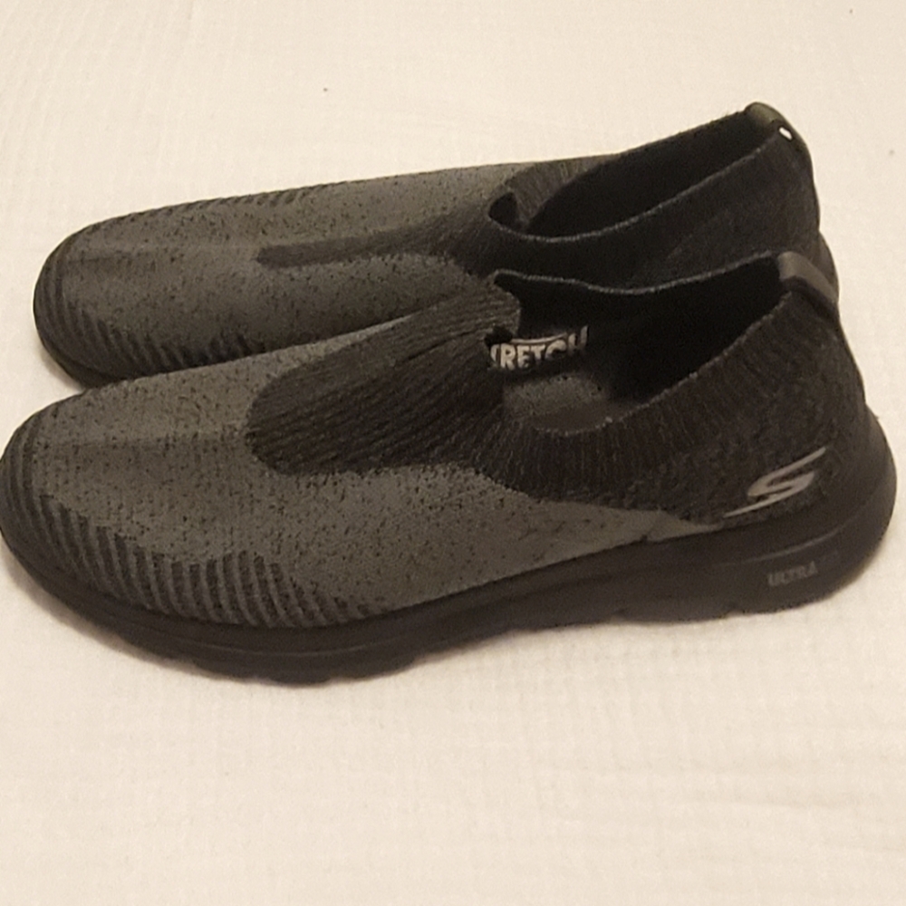 SZ 13 MENS SKETCHERS